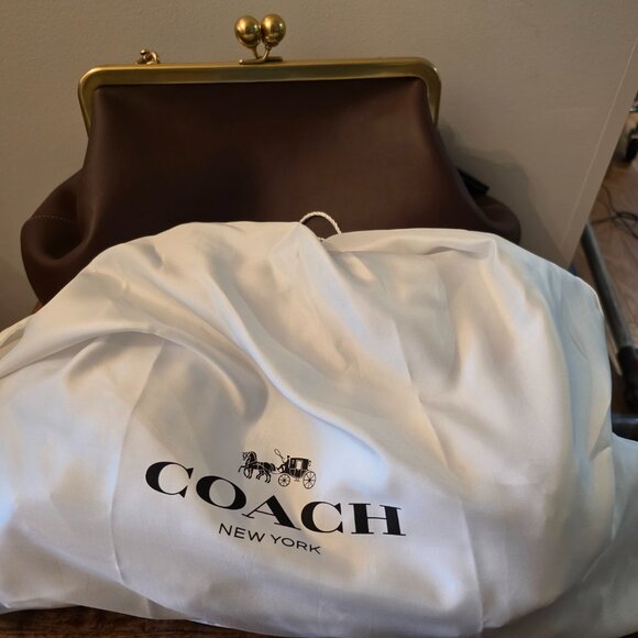 Popular Coach Kisslock in Maple - Picture 6 of 7